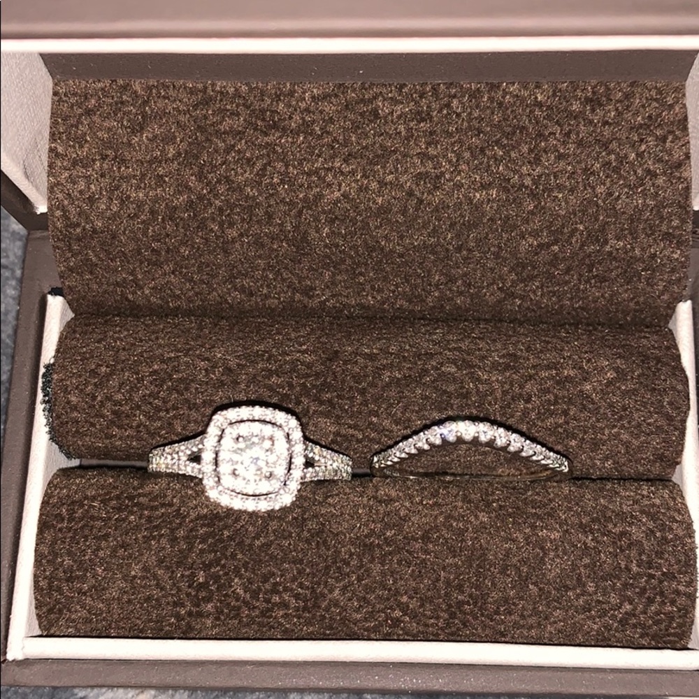 ❤️TRADED❤️beautiful real diamond wedding set